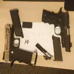 2 pistols - TM V10 / WE Hi-capa 3.8