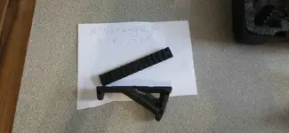 Angled foregrip