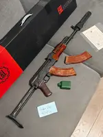 E&L AKMS with real steel Soviet furniture and Izhmash mags