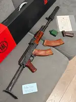 E&L AKMS with real steel Soviet furniture and Izhmash mags