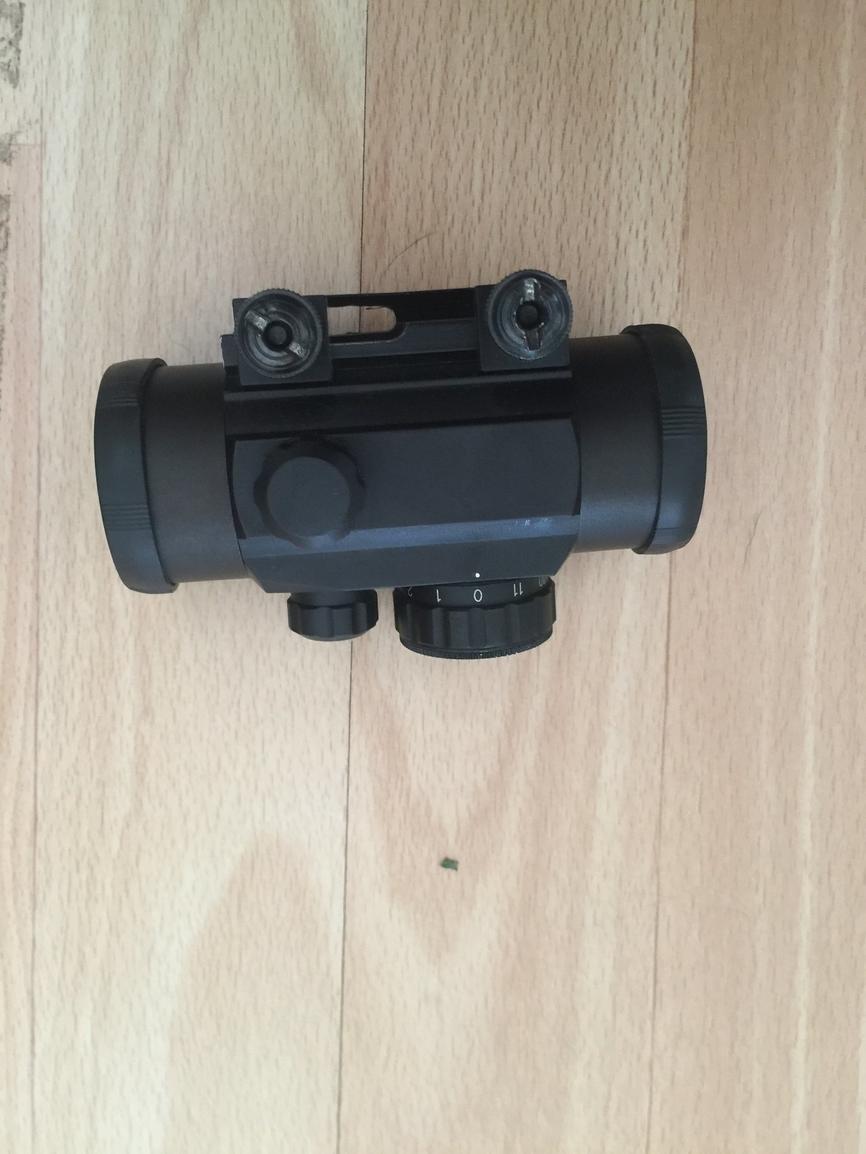 Red dot adjustable brightness sight with 20 mm picitinny attachment ...