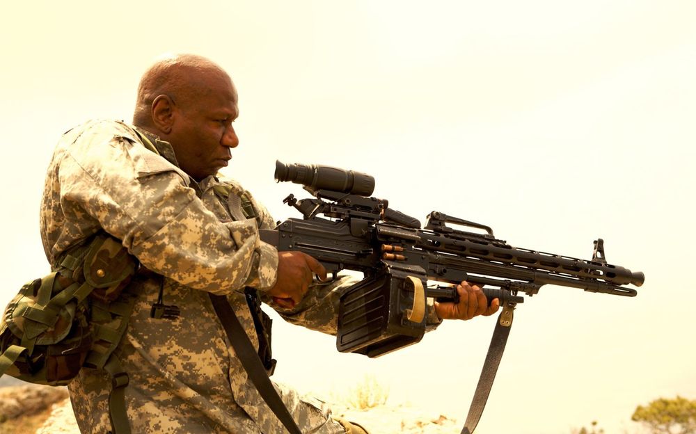 Machine_guns_Men_Soldiers_of_Fortune_Ving_Rhames_514624_3840x2400.jpg