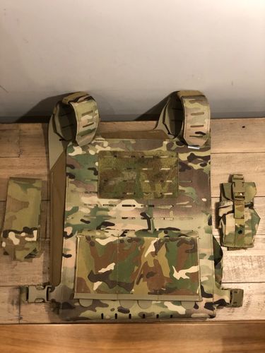 Blue force gear plateminus V3, with additional pouches - Shipment ...