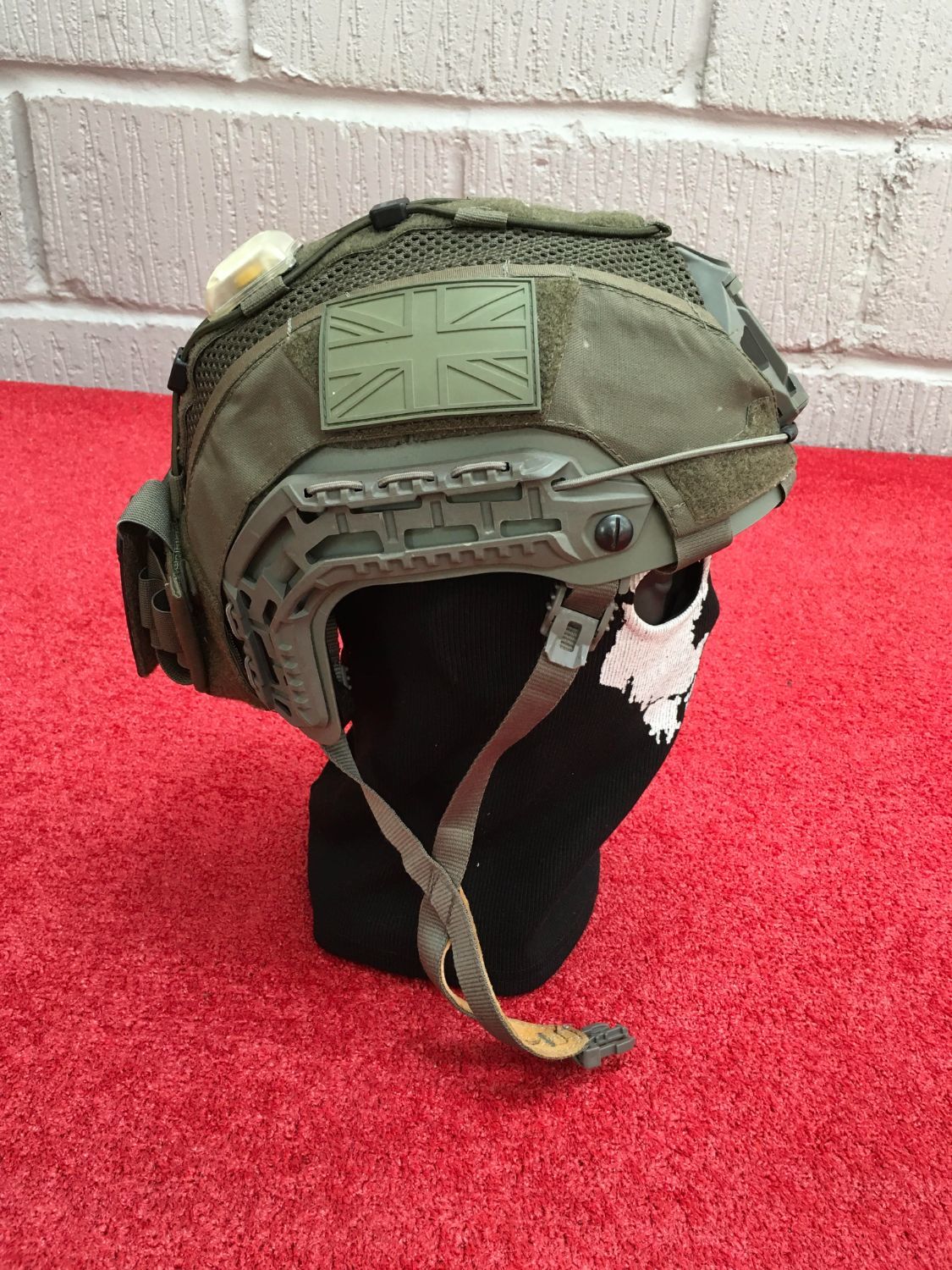 Caiman helmet with Agilite cover and pouch + display - Gear - Airsoft ...