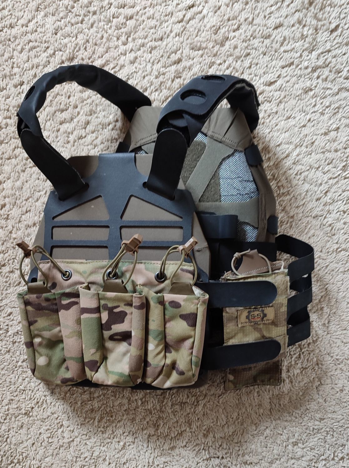 TMC plate frame with pouches - Gear - Airsoft Forums UK