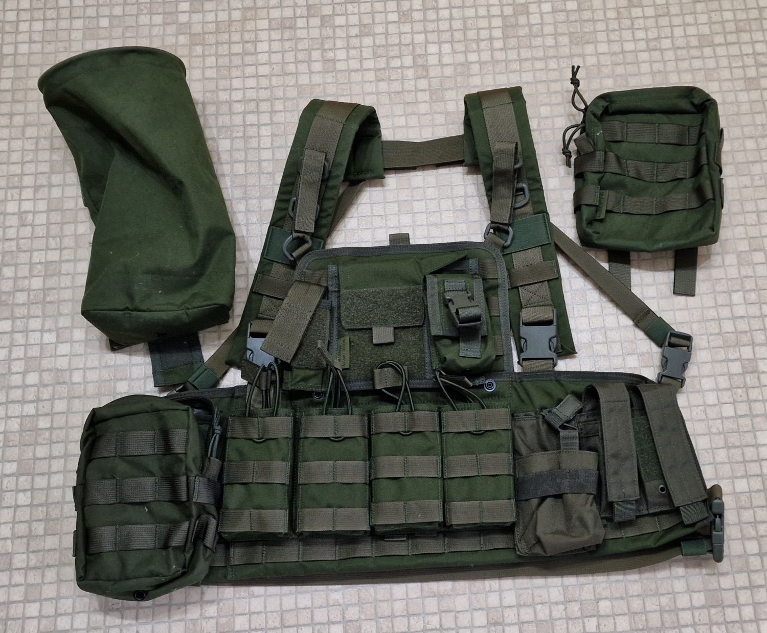 Warrior 901 chest rig olive plus pouches. - Gear - Airsoft Forums UK