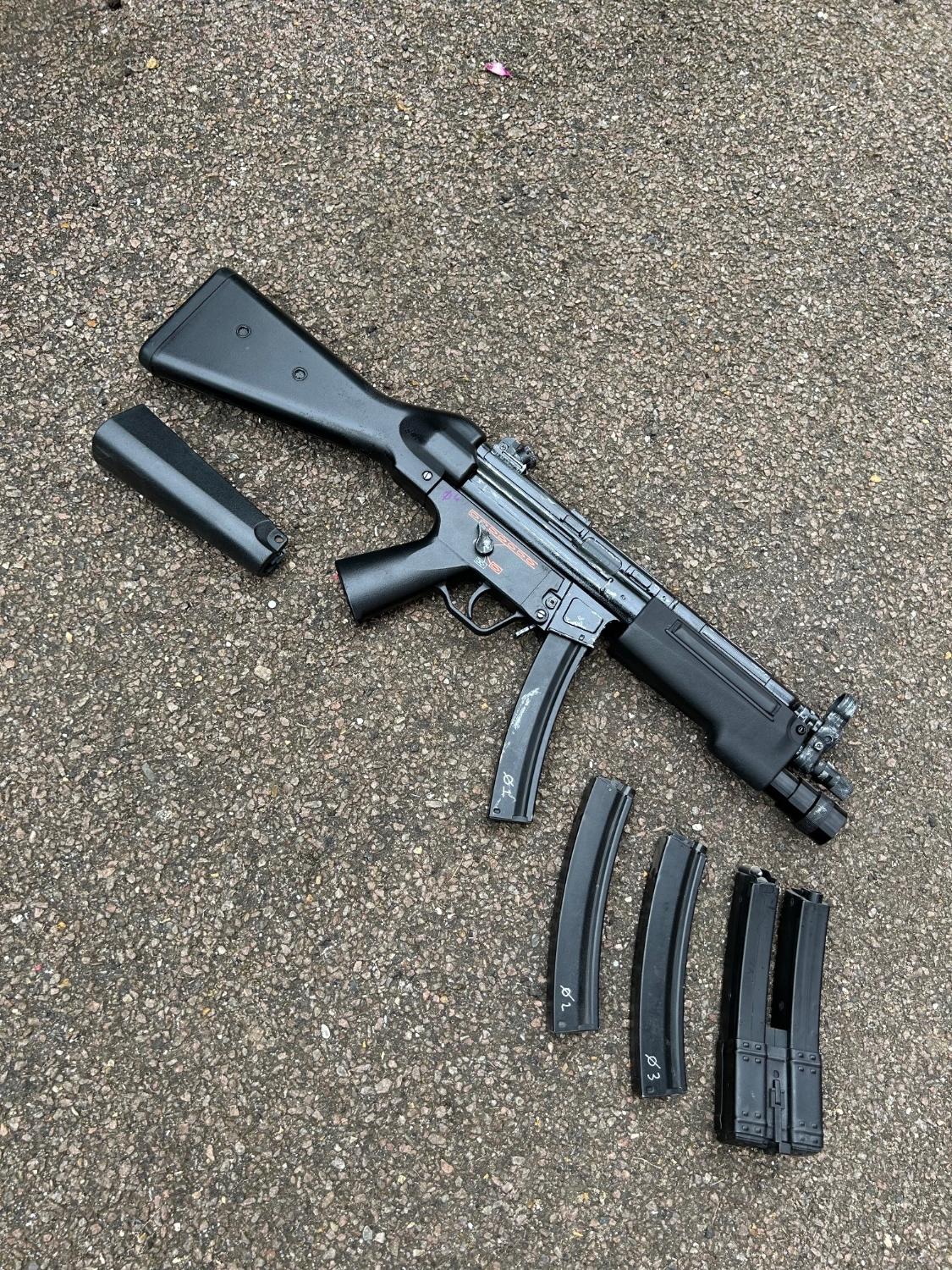 Cyma Mp5 Mp5a3 With Surefire Torch Handguard Electric Rifles