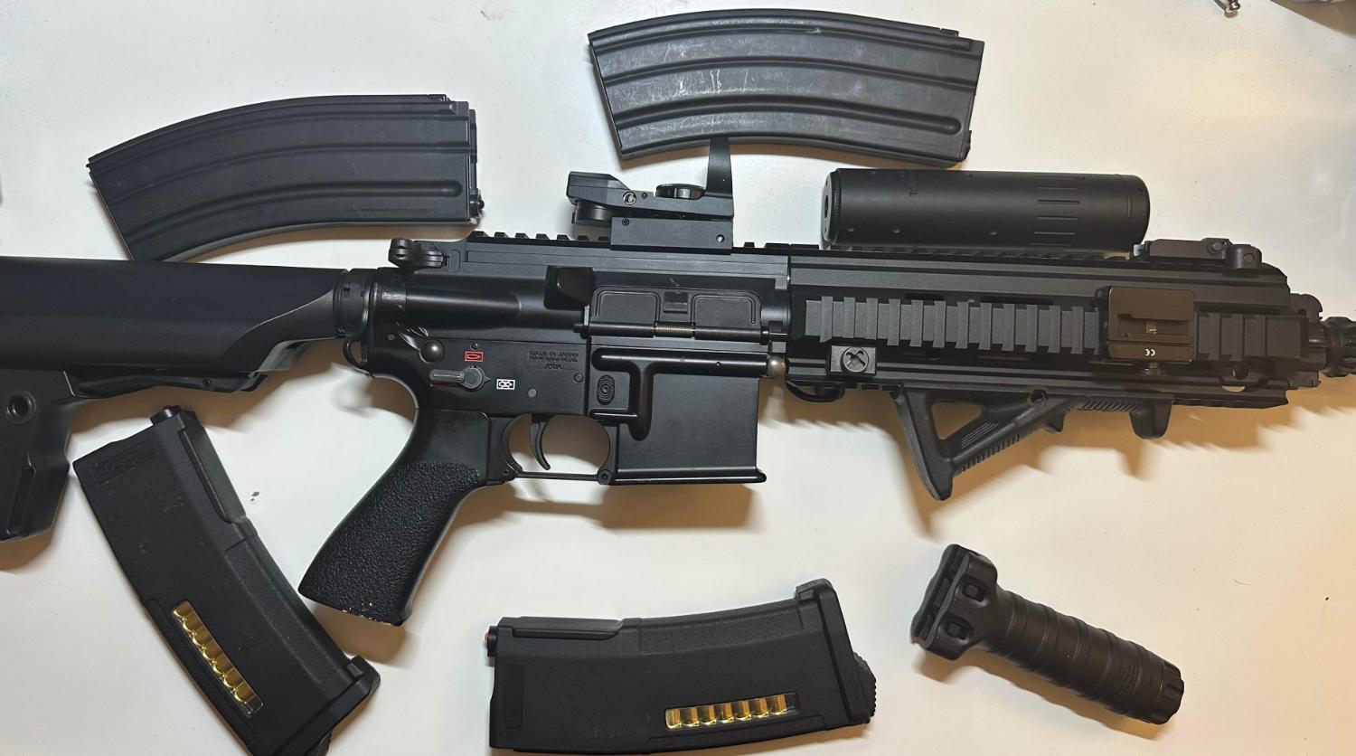 TM DEVGRU HK416D + 4 magazines + speed loader - Electric Rifles
