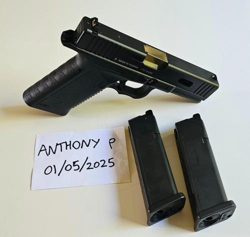 More information about "KWC Glock 17 Custom CO2 GBB Pistol"