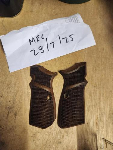 More information about "WE Browning mk3 KSD walnut grips"
