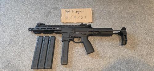 More information about "KWA QRF Mod.3 w/mags"