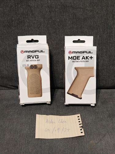 More information about "Genuine Magpul grips"