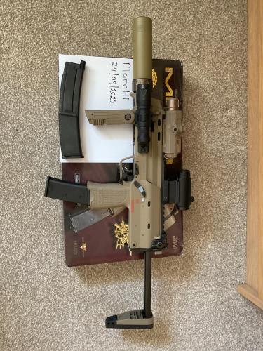 More information about "Tokyo Marui MP7 Tan with Accessories"