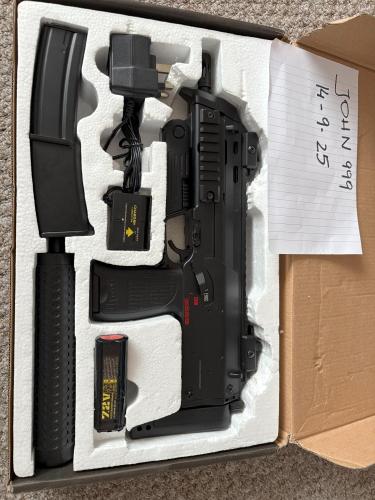 More information about "Well R4 MP7 AEG Sub-Machine with Silencer"