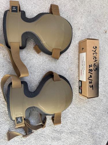 More information about "Arcteryx knee pads"