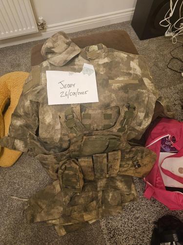 More information about "MFH ACU Jacket, Trousers and Carrier"