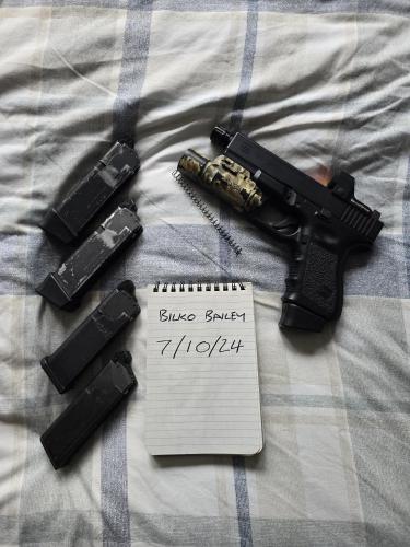 More information about "Tokyo Marui Glock 19 GBB Pistol, Genuine Surefire X300, Genuine Vector Optics Venom, 5 Magazines"